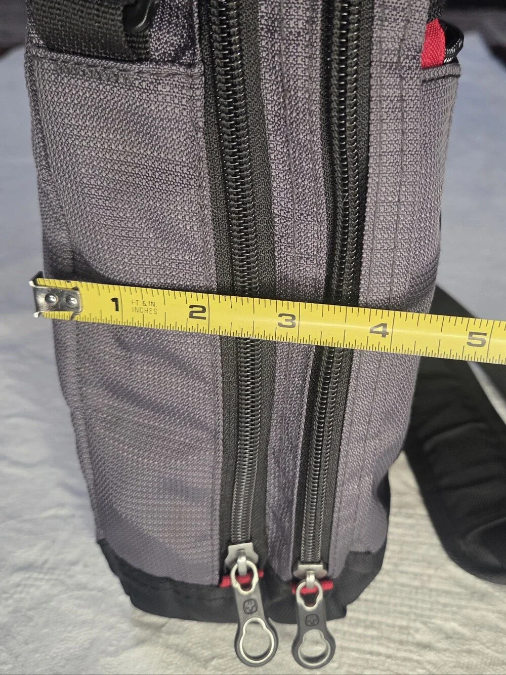 🆕️Swissgear Vertical Boarding/Travel Bag ~ Black & Gray